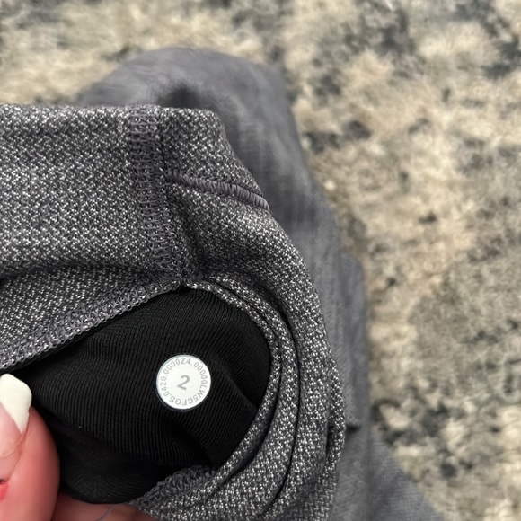 EUC lululemon leggings lined grey in color - Picture 5 of 8